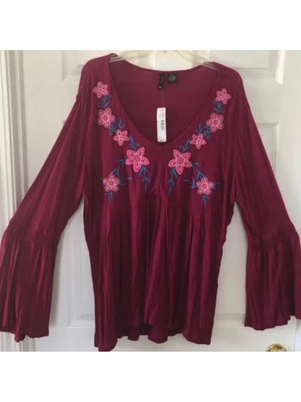 NWT New Directions Curvy Top with Floral Embroidery Flared Bell Sleeves Size 2X - Picture 9 of 10